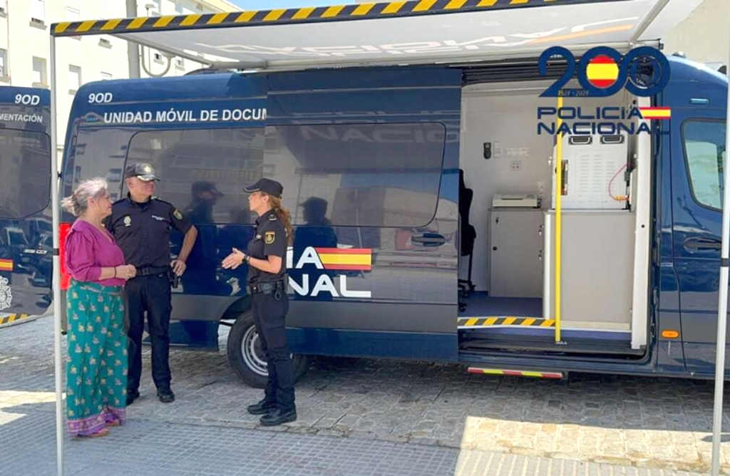 Una unidad mvil de la Polica Nacional facilitar que los vecinos obtengan el DNI y Pasaporte